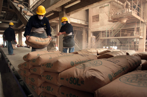 El sector construcción lidera el crecimiento del empleo en Perú