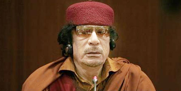 Gaddafi con orden de detencion