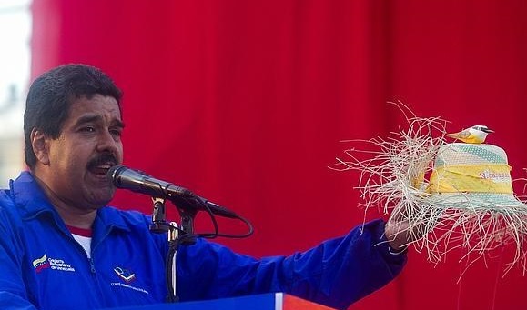 Maduro y su pajarito 