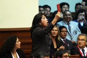 Congreso peruano suspendió congresista Martha Chávez