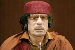 Gaddafi con orden de detencion